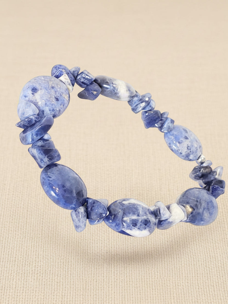 Beautiful stretch bracelet handcrafted with sodalite, a mineral stone that enhances self-esteem; calming and enhances emotional balance. Facilitates logical thinking; improves logical thinking and communication. Makes a beautiful gift for yourself or a loved one. Art of Natural Health, we aim to help you on your wellness journey!
