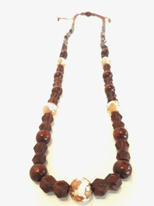 This necklace uses the healing properties of Tibetan agate, and hematite bringing the wearer excellent protective properties, strengthening influence.